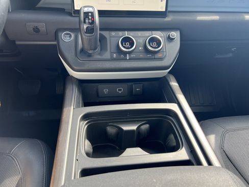 Used 2023 Land Rover Defender 110 S image 11