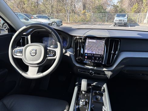 Certified 2025 Volvo XC60 B5 Plus image 29