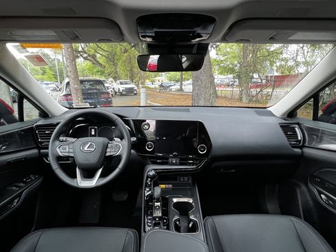 Used 2025 Lexus NX 250 FWD w/ Accessory Package (2T) image 34