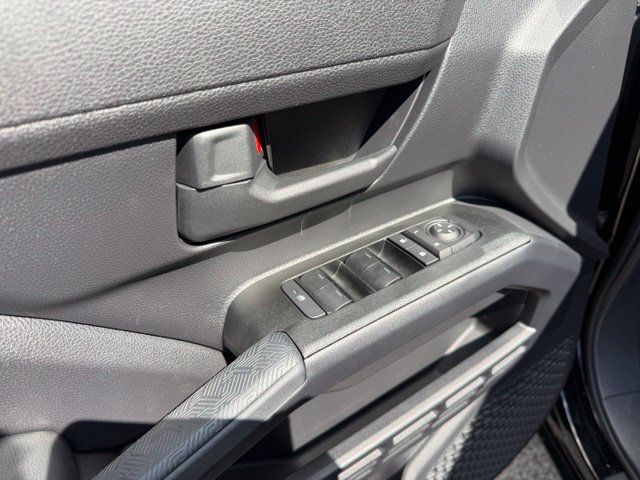 Used 2025 Toyota 4Runner SR5 AWD/4WD image 17