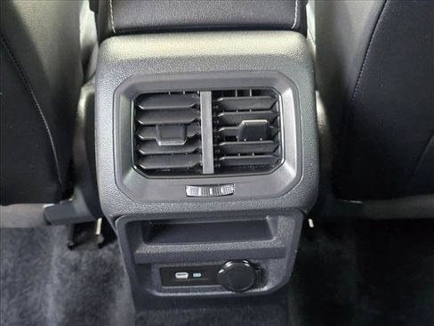 Used 2022 Volkswagen Tiguan SE FWD image 16