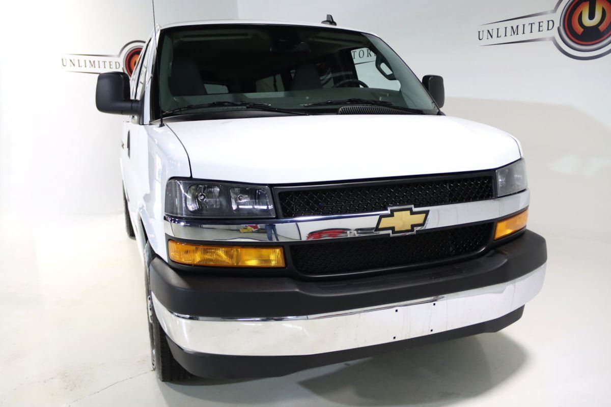 Used 2025 Chevrolet Express 3500 LT w/ LT Preferred Equipment Group RWD image 22