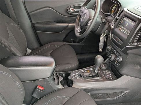 Certified 2021 Jeep Cherokee Latitude image 29