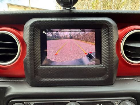 Used 2021 Jeep Gladiator Rubicon w/ Cold Weather Group image 23