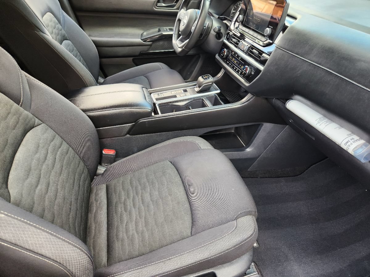 Used 2025 Nissan Pathfinder SV w/ Black Appearance Package FWD image 27