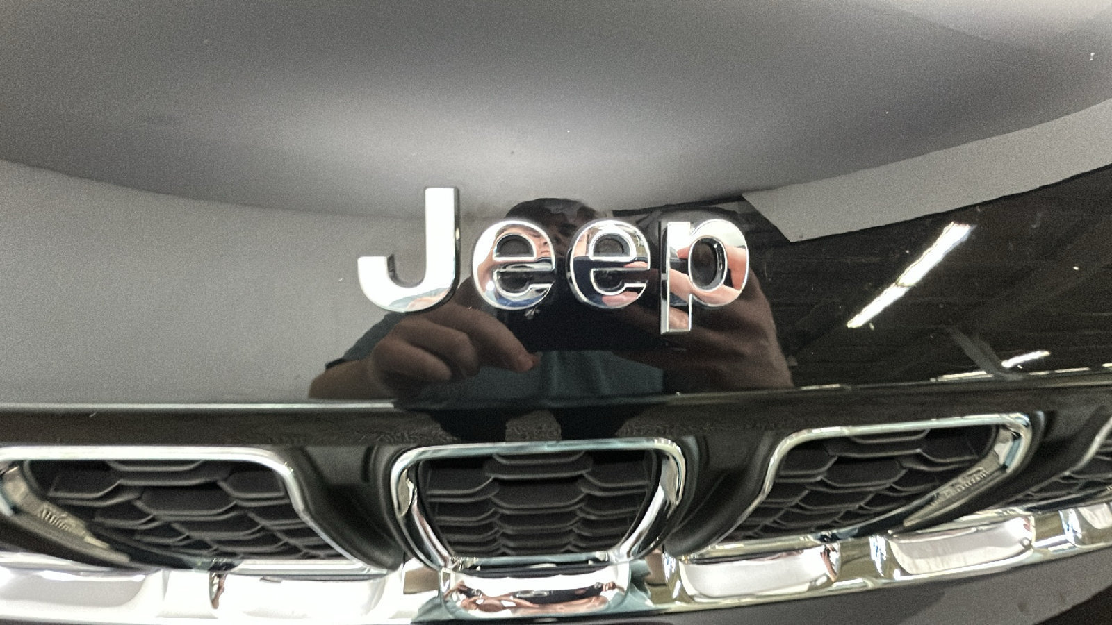 Used 2023 Jeep Grand Cherokee Laredo w/ Luxury Tech Group I AWD/4WD image 10