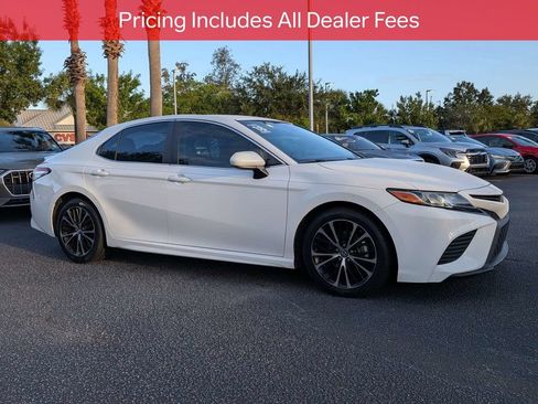 Certified 2018 Toyota Camry SE FWD image 2