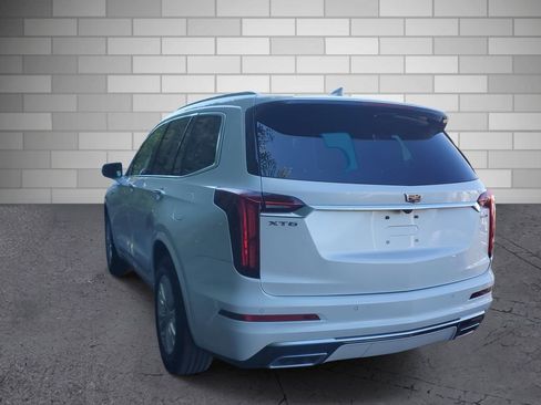 New 2025 Cadillac XT6 Luxury image 3