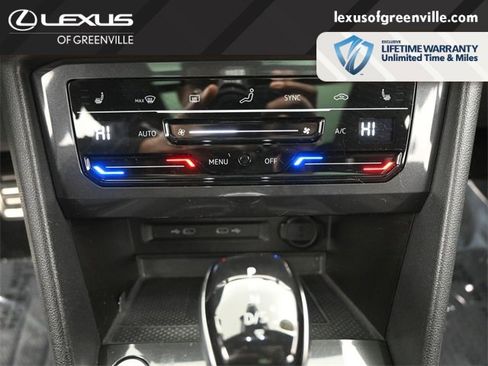 Used 2022 Volkswagen Tiguan SE R-Line image 17