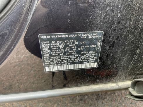 Used 2025 Volkswagen Atlas Cross Sport SE image 32