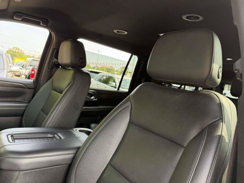 Used 2022 Chevrolet Suburban Z71 w/ Luxury Package AWD/4WD image 11