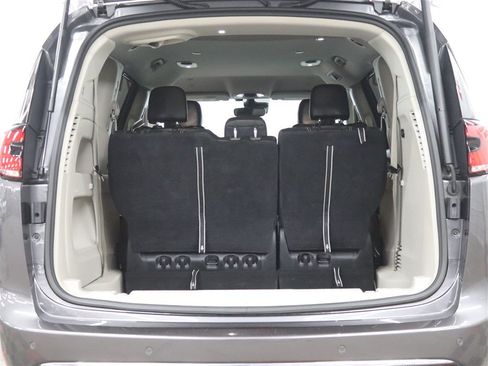 Used 2022 Chrysler Pacifica Touring-L FWD image 6