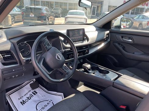 Used 2025 Nissan Rogue SV FWD image 12