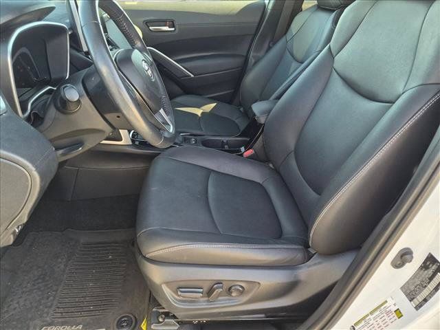 Used 2023 Toyota Corolla Cross XLE w/ Convenience Package FWD image 14