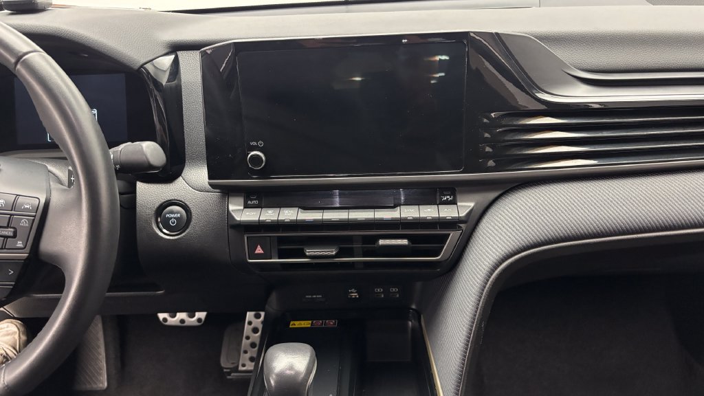Used 2025 Toyota Camry SE FWD image 18