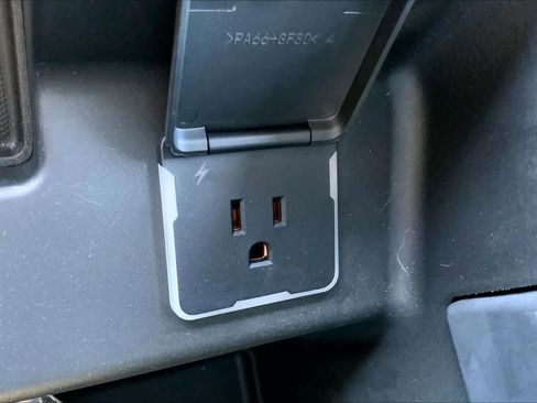 Used 2025 GMC Sierra 1500 Denali w/ Technology Package image 33