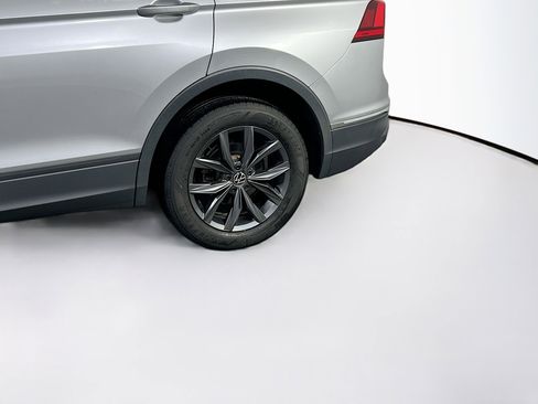 Used 2023 Volkswagen Tiguan SE image 30