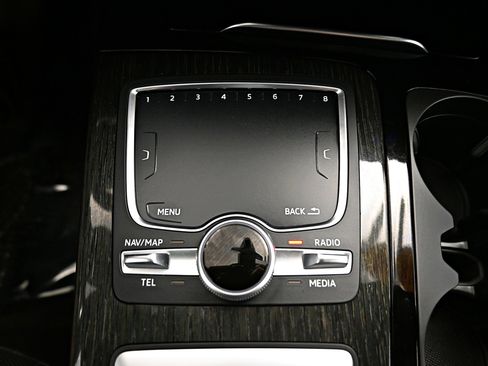 Used 2018 Audi Q7 3.0T Prestige w/ Prestige Package image 17