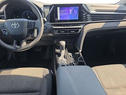Used 2025 Toyota Camry LE image 10