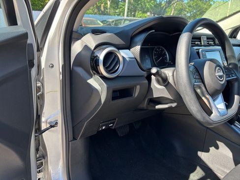 Used 2025 Nissan Versa SV FWD image 32