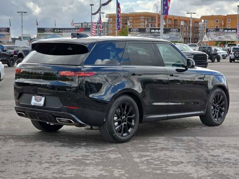Used 2025 Land Rover Range Rover Sport SE image 9