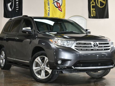 Used 2011 Toyota Highlander Limited w/ Tow Pkg image 3
