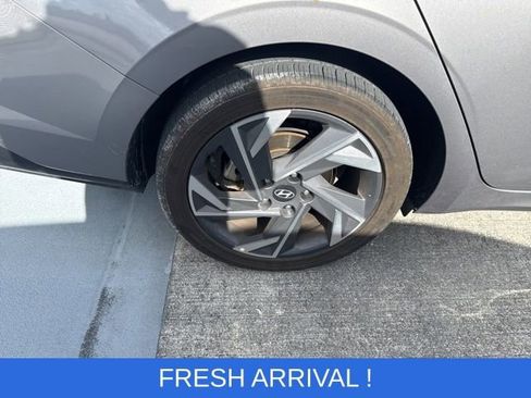 Used 2025 Hyundai Elantra SEL image 21