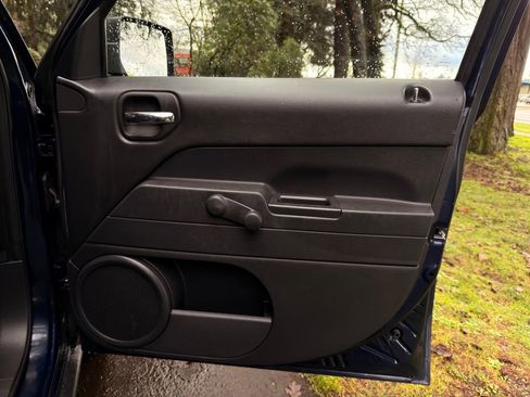 Used 2016 Jeep Patriot Sport image 37