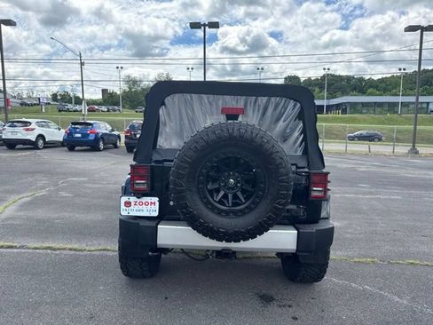 Used 2014 Jeep Wrangler Unlimited Sahara w/ Connectivity Group AWD/4WD image 7