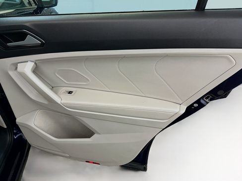 Used 2023 Volkswagen Tiguan SE image 31