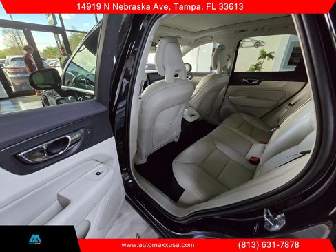 Used 2018 Volvo XC60 T5 Momentum w/ Vision Package image 24