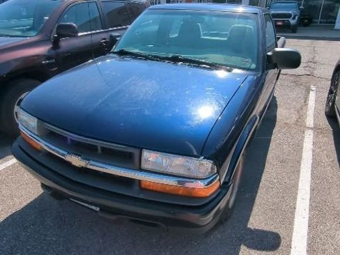 Used 2002 Chevrolet S10 Pickup Base image 7