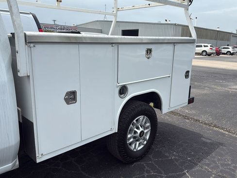 Used 2022 Chevrolet Silverado 2500 LT w/ Convenience Package AWD/4WD image 2