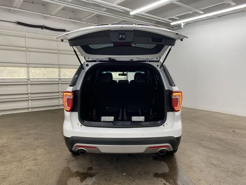 Used 2016 Ford Explorer XLT w/ Equipment Group 202A image 29