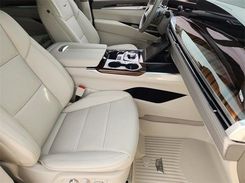New 2026 Cadillac Escalade Platinum Sport w/ LPO, Floor Liner Package image 11