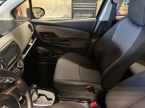 Used 2017 Toyota Yaris L image 32
