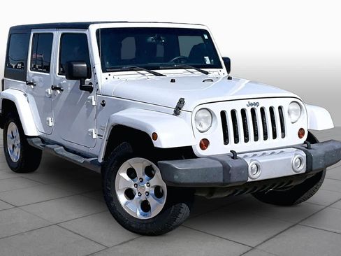 Used 2013 Jeep Wrangler Unlimited Sahara w/ Connectivity Group AWD/4WD image 2