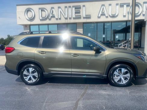 Used 2024 Subaru Ascent Premium w/ Convenience Package AWD/4WD image 2