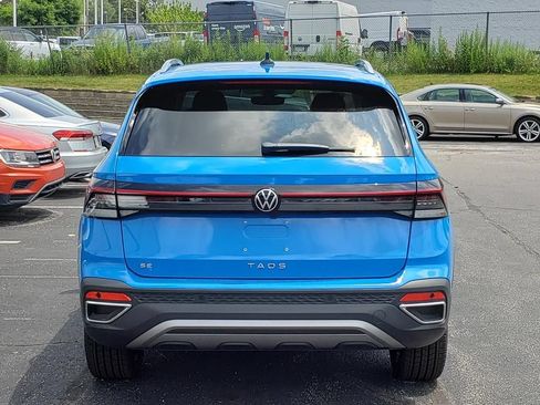 New 2026 Volkswagen Taos SE FWD image 4