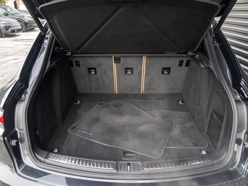 Certified 2025 Porsche Macan image 21