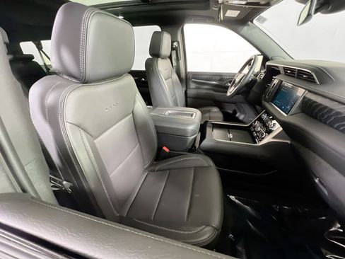 Used 2024 GMC Yukon XL Denali image 29