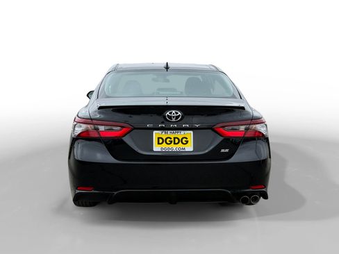 Used 2023 Toyota Camry SE image 4