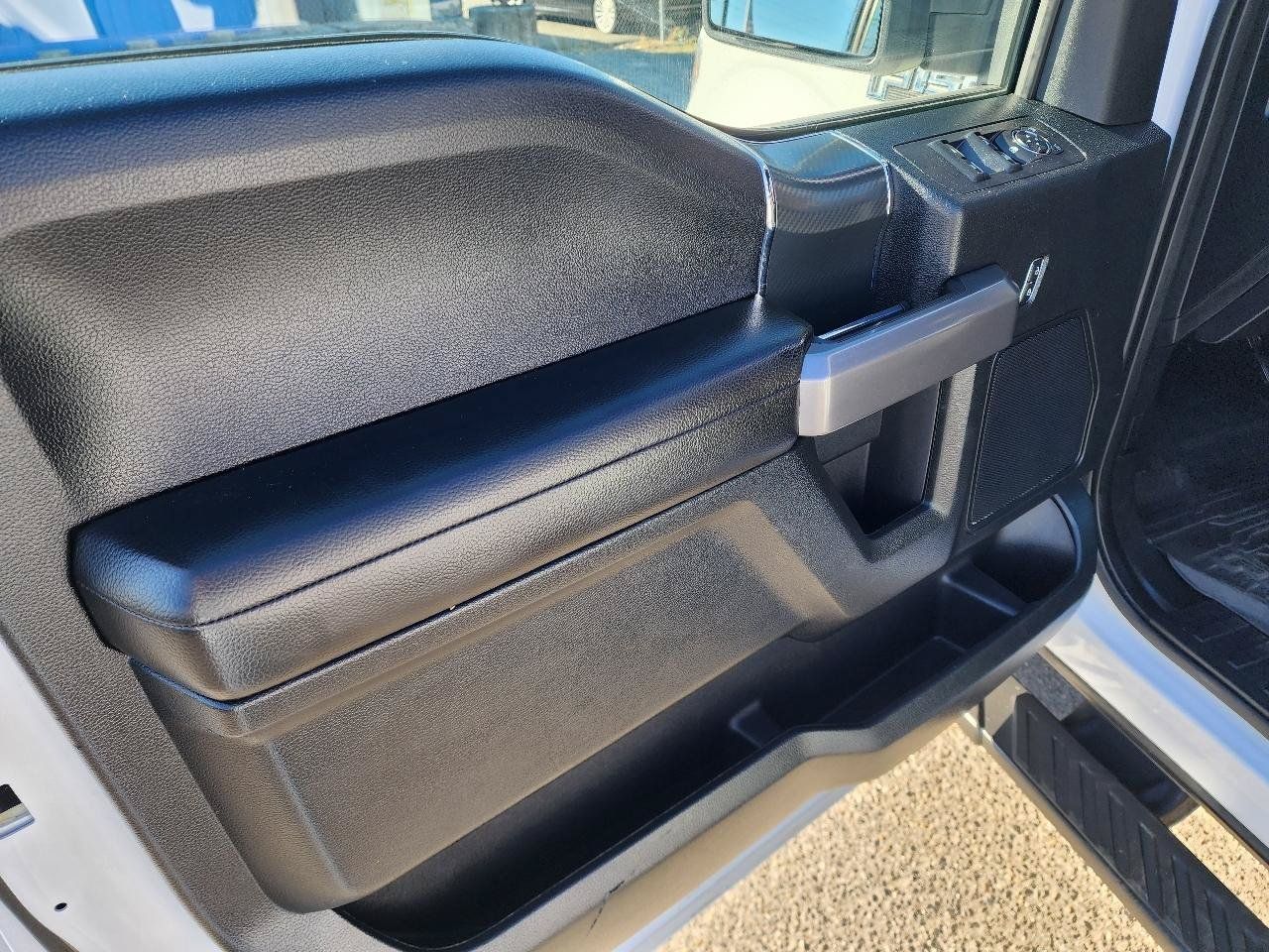 Used 2018 Ford F150 XLT w/ Equipment Group 302A Luxury AWD/4WD image 11