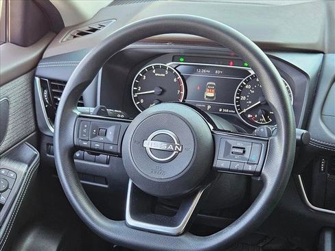 Used 2023 Nissan Rogue SV image 11