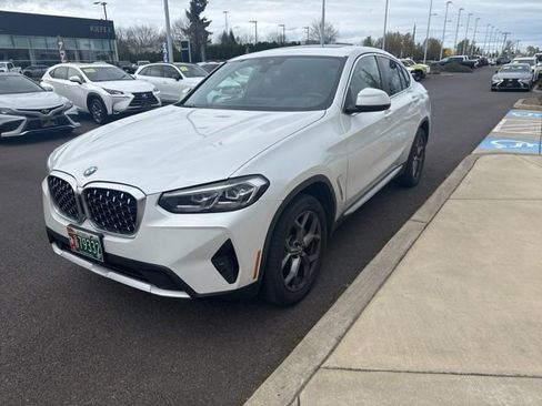 Used 2022 BMW X4 xDrive30i w/ Premium Package image 3