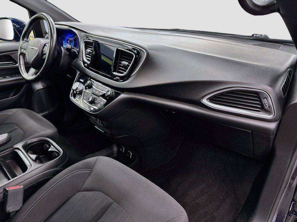 Used 2019 Chrysler Pacifica Touring Plus w/ S Appearance Package FWD image 28