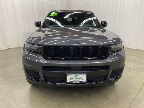Used 2025 Jeep Grand Cherokee L Altitude AWD/4WD image 9
