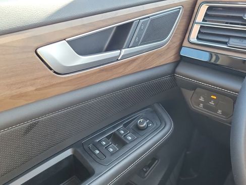 Used 2024 Volkswagen Atlas SE FWD image 20