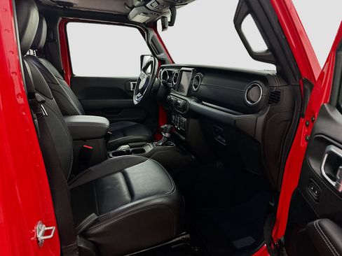 Used 2022 Jeep Wrangler Sahara w/ Cold Weather Group image 32