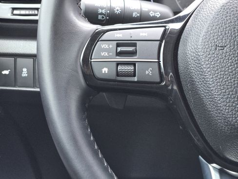 Certified 2025 Honda Pilot Touring image 24